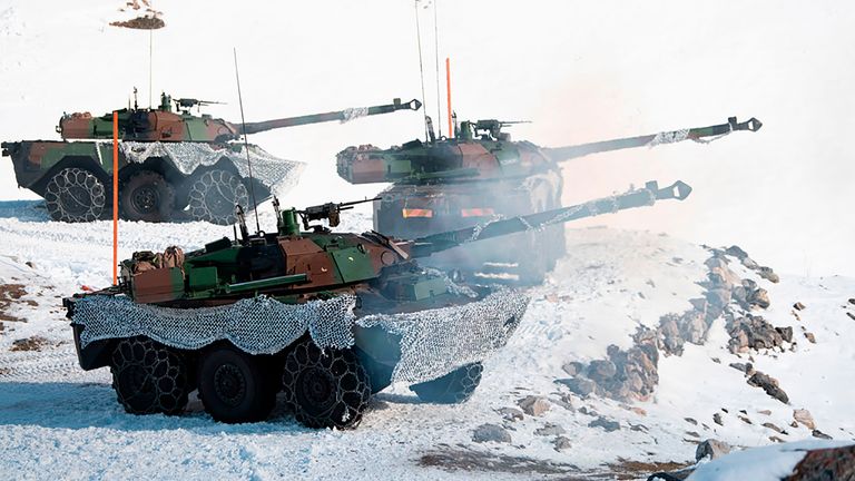 法国陆军于 5 年 2023 月 10 日星期四提供的这张未注明日期的照片显示了 AMX-10 RC 坦克。法国表示，在法国总统伊曼纽尔·马克龙和乌克兰总统沃洛德米尔·泽伦斯基下午通电话后，它将向乌克兰派遣法国制造的 AMX-10 RC 轻型坦克，这是西欧国家的第一批坦克。（Jeremy Bessat/Armee de Terre通过美联社）