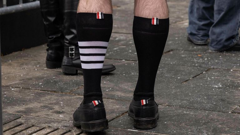 Fashion designer Thom Browne is seen wearing four-striped socks outside Manhattan federal courthouse.  Photo: AP