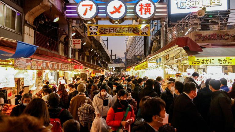 Shoppers crowd at the Ameyoko shopping district, which is Tokyo&#39;s biggest street food market, as they do their last-minute New Year&#39;s shopping in Tokyo, Japan December 29, 2022. REUTERS/Issei Kato

