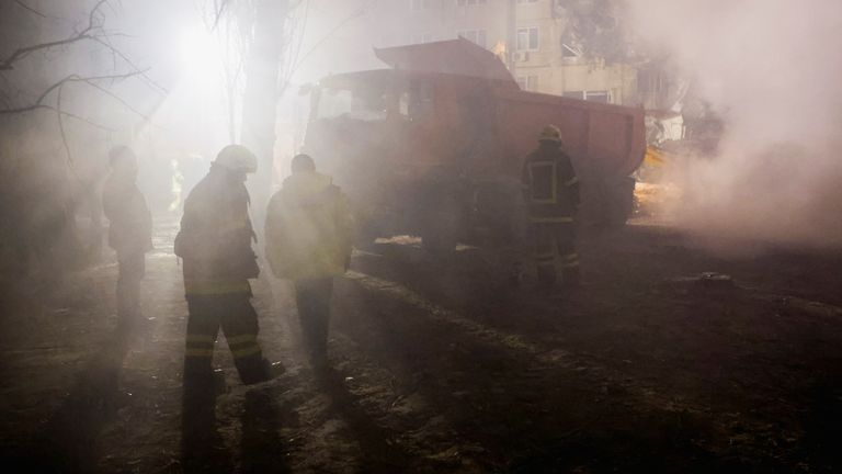 Emergency personnel work at the site where an apartment block was heavily damaged by a Russian missile strike, amid Russia&#39;s attack on Ukraine, in Dnipro, Ukraine January 15, 2023. REUTERS/Clodagh Kilcoyne