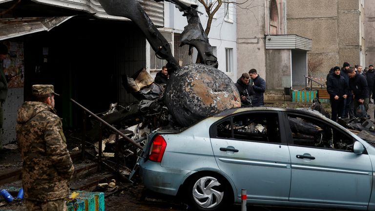 2023 年 1 月 18 日，俄罗斯'袭击乌克兰，乌克兰基辅郊外的布罗瓦里镇，一架直升机坠落在民用基础设施建筑上的地点。路透社/瓦伦丁·奥吉连科