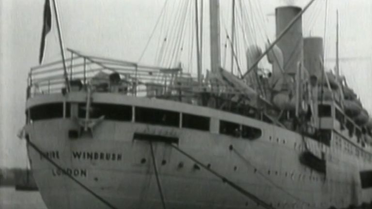 HMT Empire Windrush đến Tilbury, Essex, vào năm 1948 chở những người từ Tây Ấn đến định cư ở Vương quốc Anh để lấp đầy các vị trí tuyển dụng sau chiến tranh.