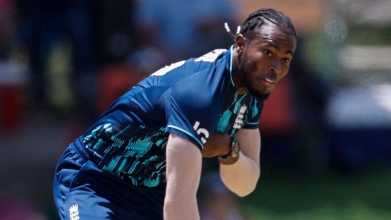 Jofra Archer delivers a ball during England&#39;s first ODI against South Africa