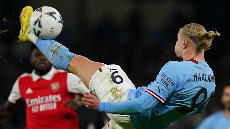 Manchester City&#39;s Erling Haaland attempts an overhead kick against Arsenal
