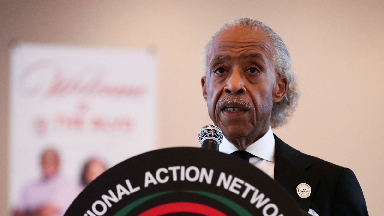 US civil rights leader Al Sharpton calls for an end to stop and search in UK