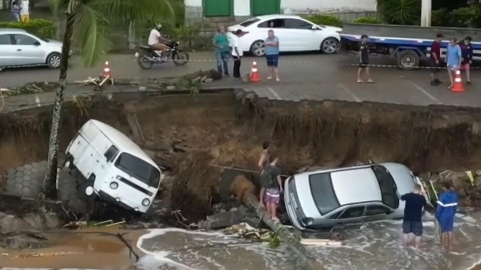 Brazil 36 people killed as heavy rain causes flooding and landslides