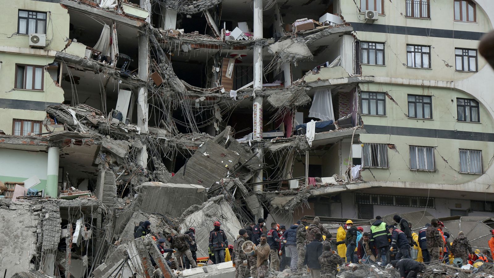 Turkey-Syria earthquake: Growing fears over safety of buildings amid ...