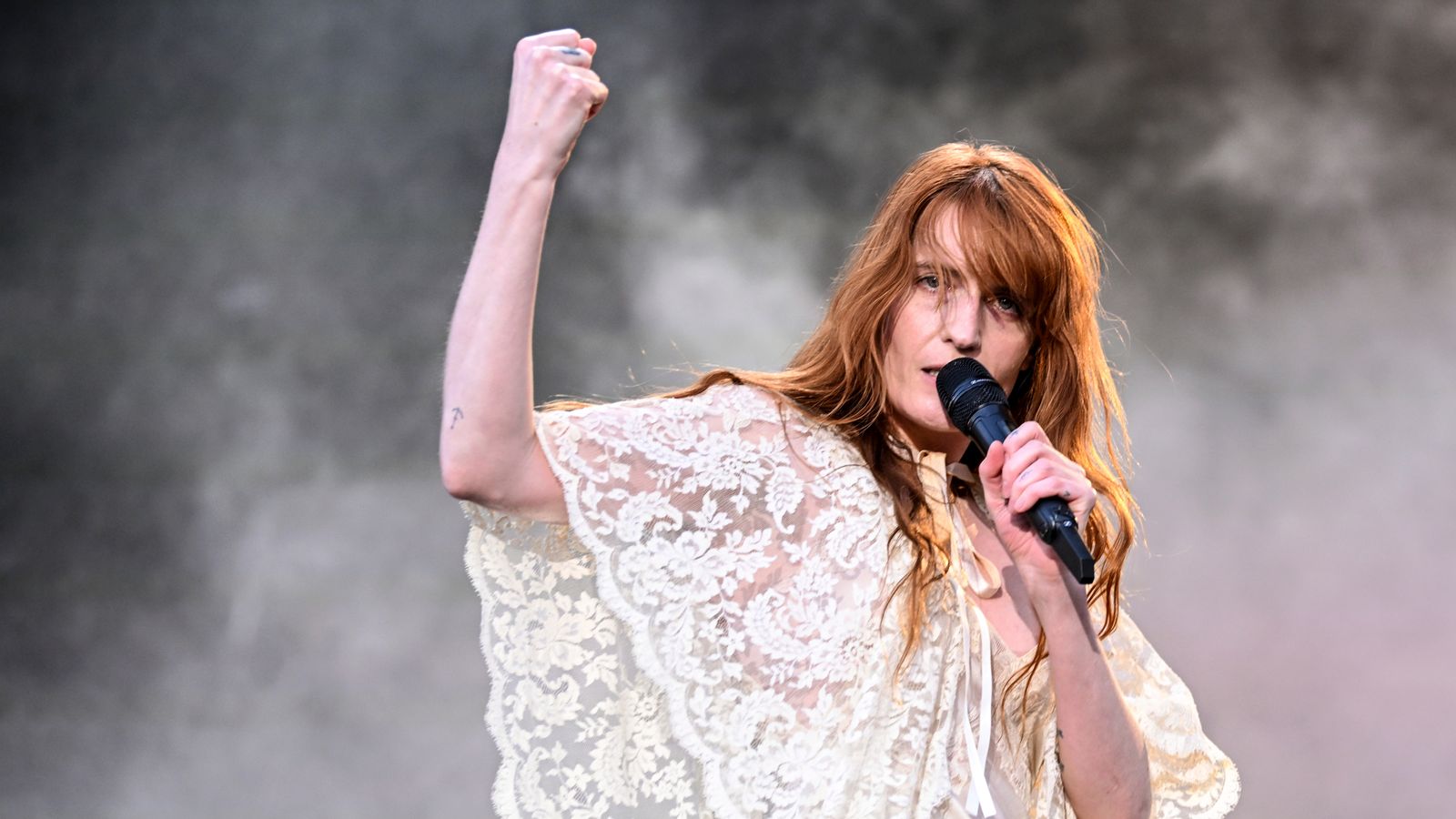 Wokalista Florence and the Machine przechodzi „ratującą życie” operację po odwołaniu koncertu |  Wiadomości o sztuce i sztuce