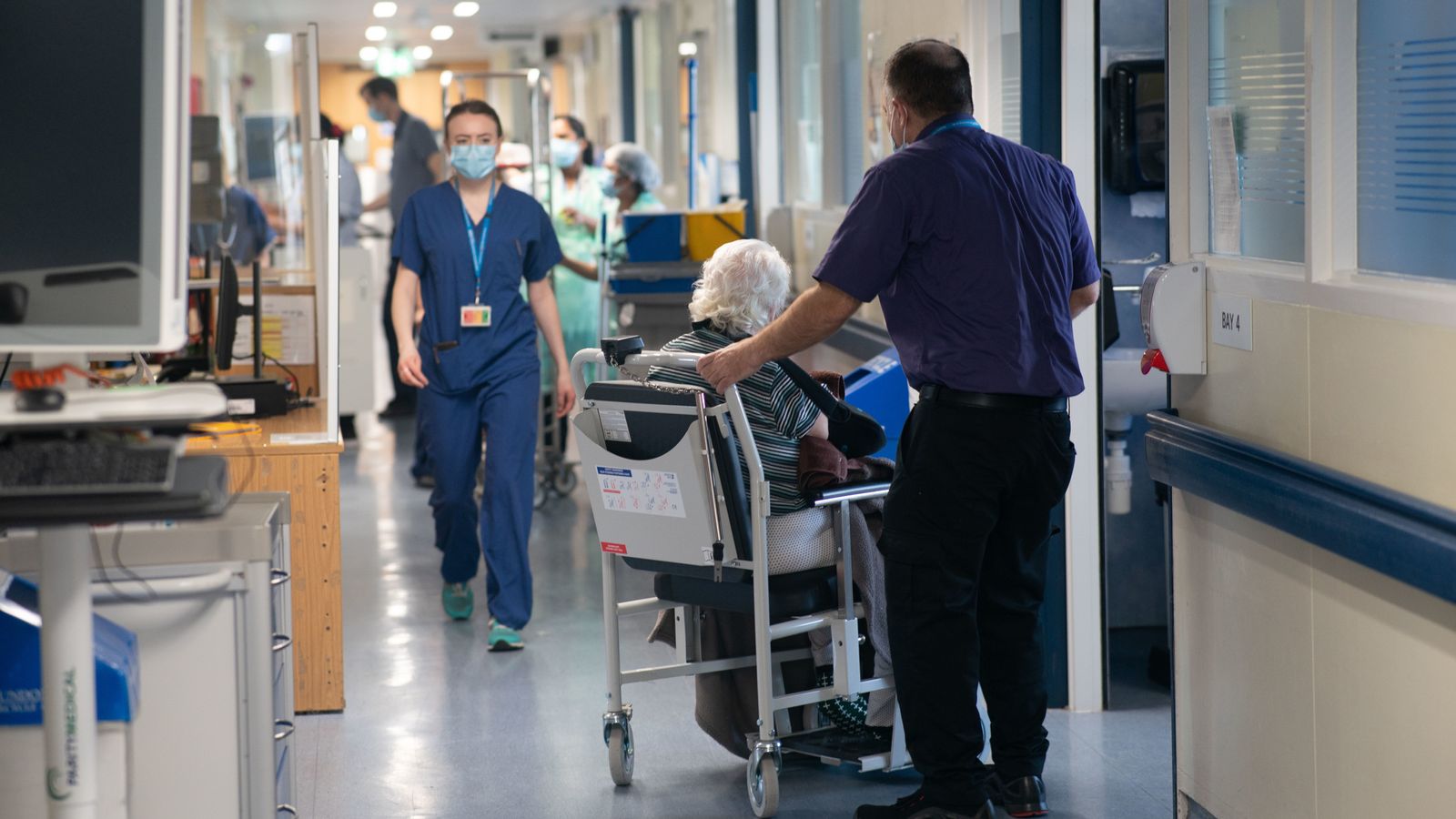 NHS staffing crisis: Plans to halve number of medics being recruited from abroad