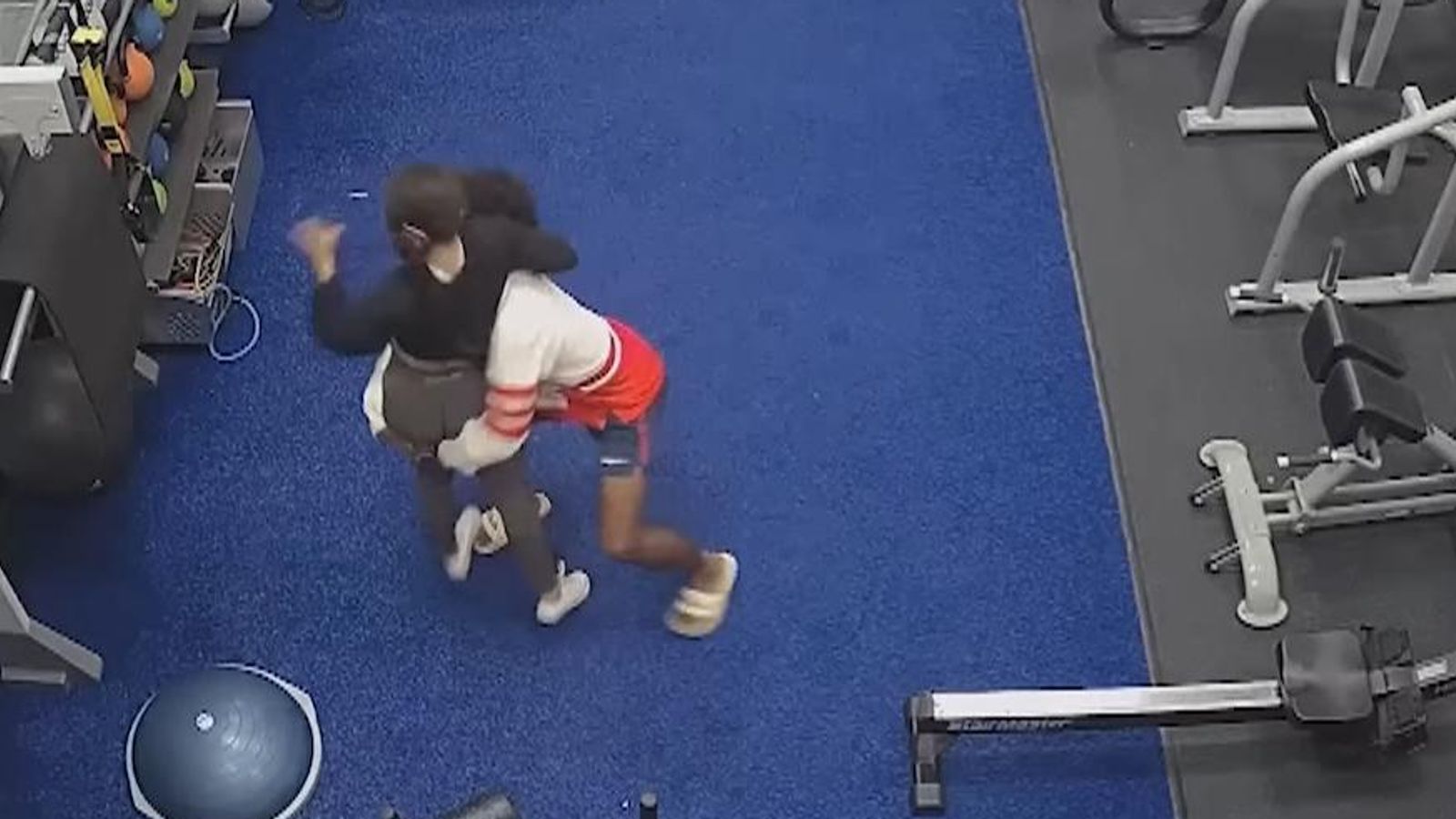 Watch Moment Woman Fights Off Man Who Attacked Her In Gym In Tampa ...