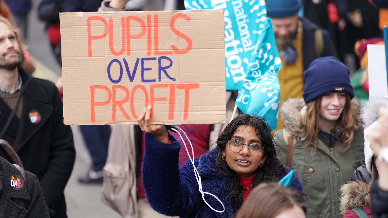 'Inadequate in every respect': Headteachers 'overwhelmingly' reject government pay offer