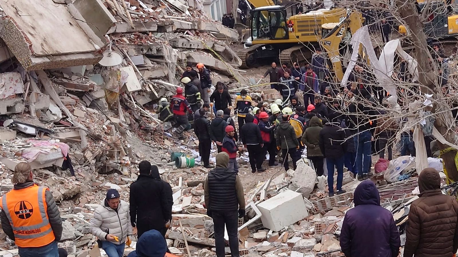 Turkey earthquake In Diyarbakir destruction is everywhere and
