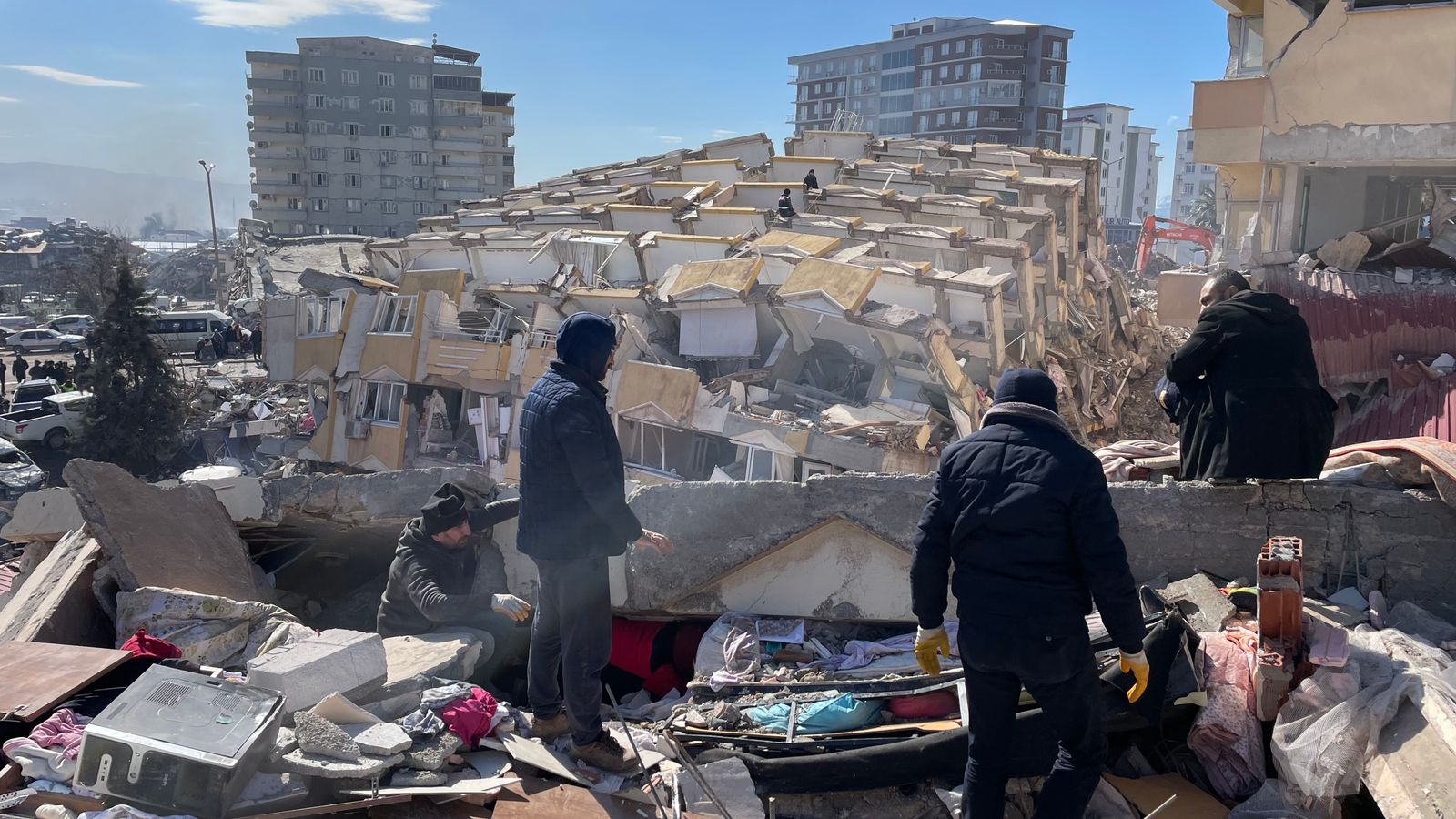 TurkeySyria earthquake ‘The world has collapsed on its head’ Searches for signs of life in