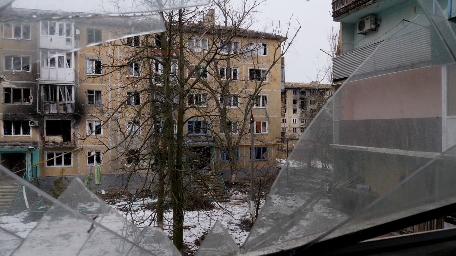 Inside the town of Vuhledar on Ukraine's frontline where 'everything is bombed'