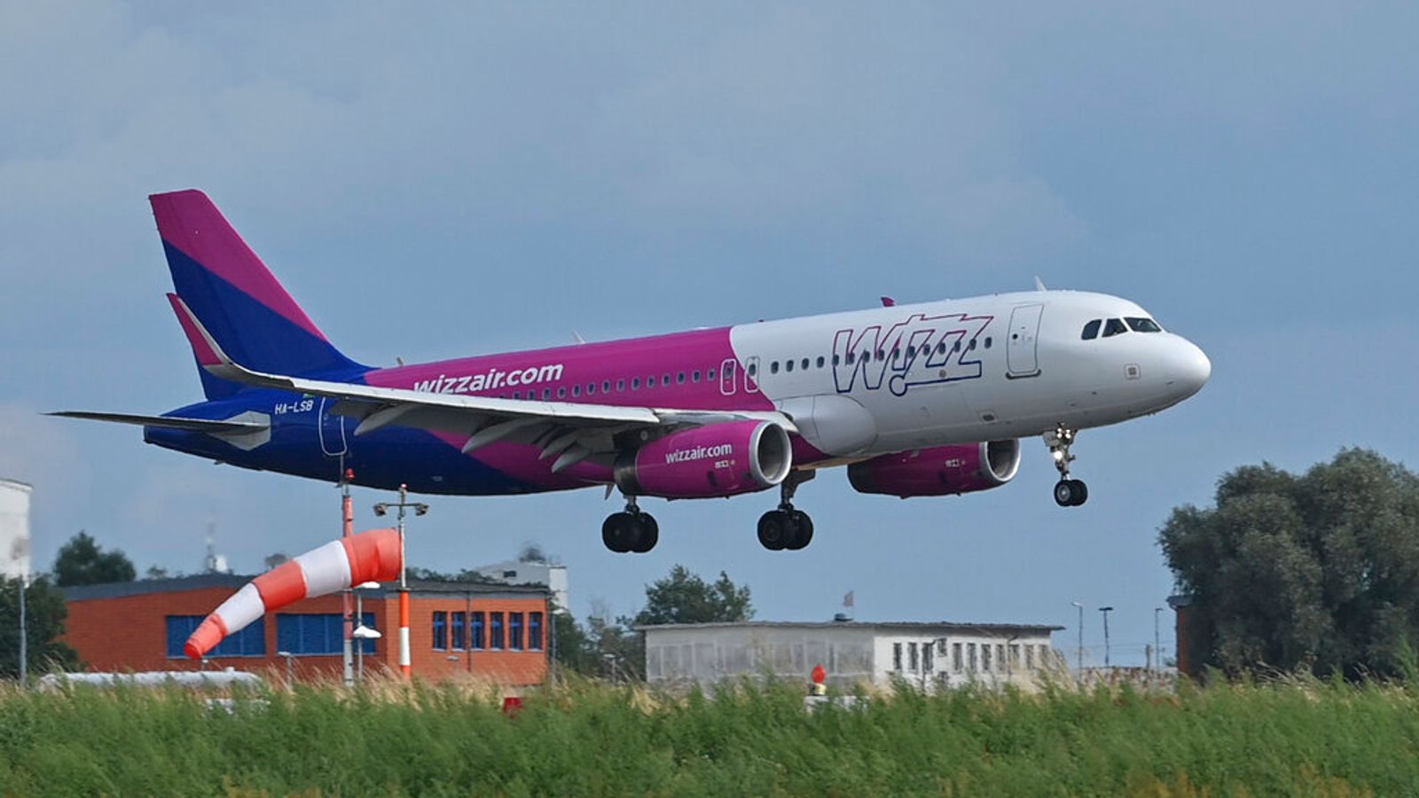 Wizz Air lands in trouble over flight disruption compensation