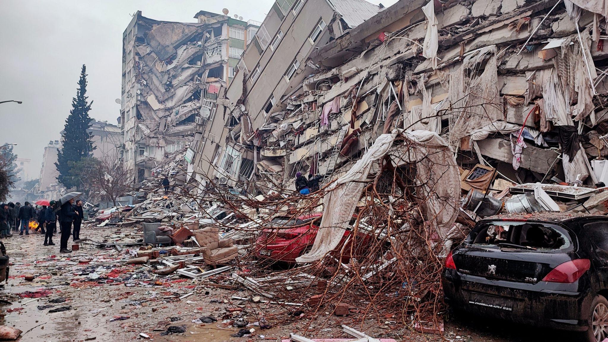 Землетрясение в сирии сколько. Землетрясение в Турции 6 февраля 2023. 1990 Землетрясение в Турции. Землетрясение в Турции 2023. Турция землетрясение сейчас 2023.