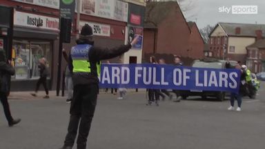 'Board full of liars' | Everton fans protest before Arsenal match