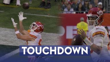 Mahomes finds Kelce for 18-yard TD