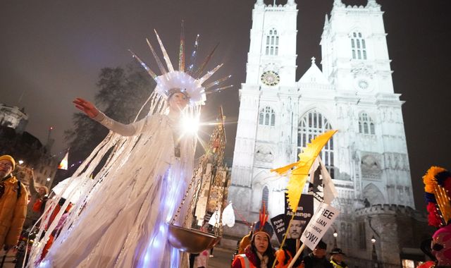 Julian Assange: Hundreds of supporters stage 'night carnival' calling for WikiLeaks founder's freedom - Vimarsana News