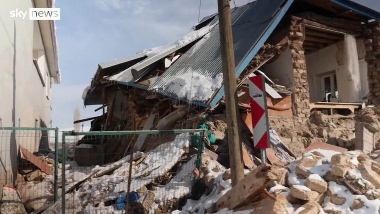 Depremin ardından Türkiye'ye Suriye'den daha fazla yardım mı gönderiliyor? | Dünya Haberleri