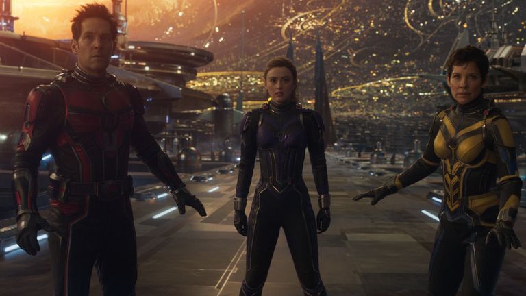 (L-R): Paul Rudd as Scott Lang/Ant-Man, Kathryn Newton as Cassandra "Cassie" Lang, Evangeline Lilly as Hope Van Dyne/Wasp in Marvel Studios&#39; ANT-MAN AND THE WASP: QUANTUMANIA. Photo courtesy of Marvel Studios. .. 2022 MARVEL.