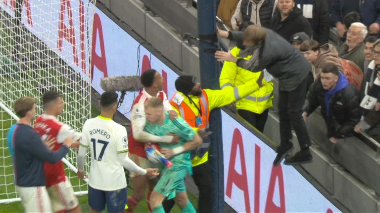 Arsenal keeper appears to be kicked by Spurs fan