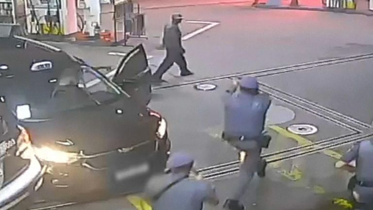 Police swoop on kidnap suspects at Sao Paulo petrol station