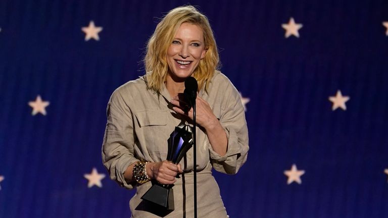 Cate Blanchett receives the Best Actress award for Tar at the Critics 2023 Choice Awards in Los Angeles.  Photo: AP/Chris Pizzello