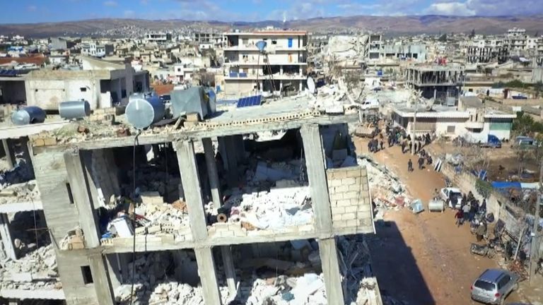 Suriye'deki Jindires kasabası deprem hasarıyla uğraşıyor