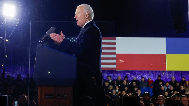 U.S. President Joe Biden delivers remarks ahead of the one year anniversary of Russia&#39;s invasion of Ukraine, outside the Royal Castle, in Warsaw, Poland, February 21, 2023. REUTERS/Evelyn Hockstein