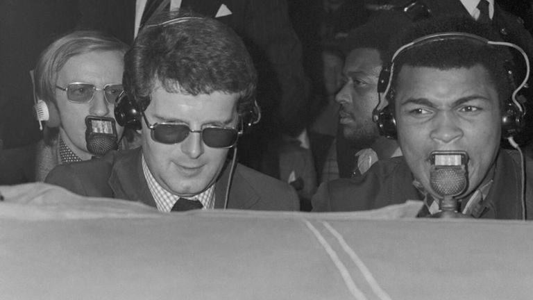 Boxing at Albert Hall. Muhammad Ali seen here with BBC sports commentator John Motson and ATV commentator Alan Parry in the background. The trio are commentating on the Santiago Alberto Lovell v Joe Bugner bout. 3rd December 1974 - Image ID: EN99CD (RM)