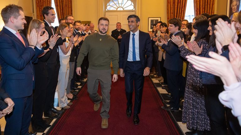 Rishi Sunak welcomes the President of Ukraine Volodymyr Zelenskyy to 10 Downing Street where he was greeted by staff. Picture by Simon Walker / No 10 Downing Street

