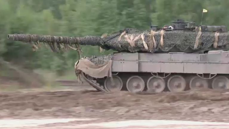 Leopard 2 tank