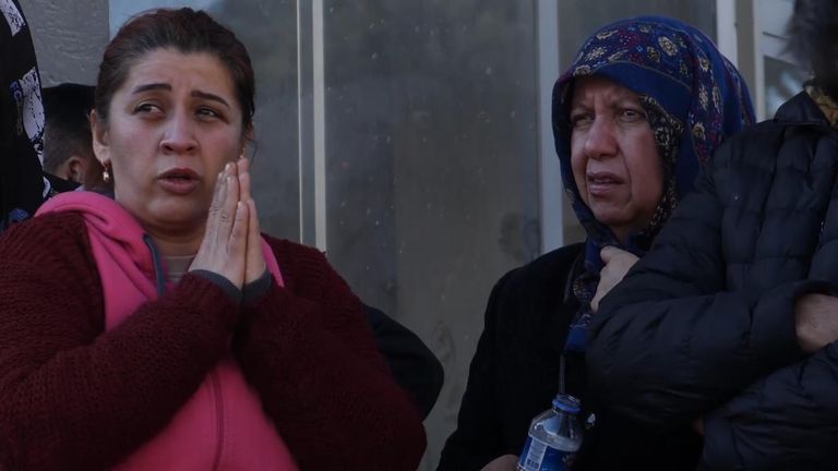 Osmaniye earthquake onlookers. Turkey