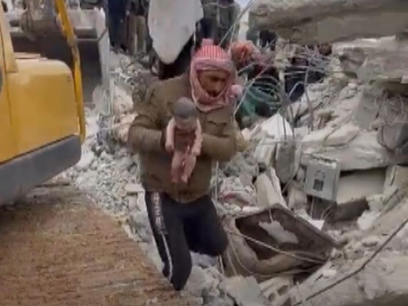 Newborn with umbilical cord intact is rescued from Syria rubble, but her  mother dies, a relative says