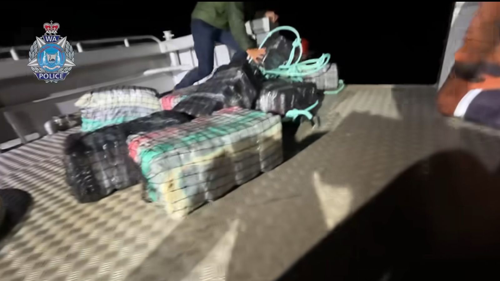 Fake cocaine lured suspects in Australia’s biggestever drugs bust of cocaine worth 700m