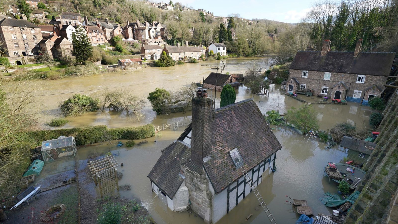 French Startup Unveils Unpriced Flood-Survival Pod Prototype at Paris Conference