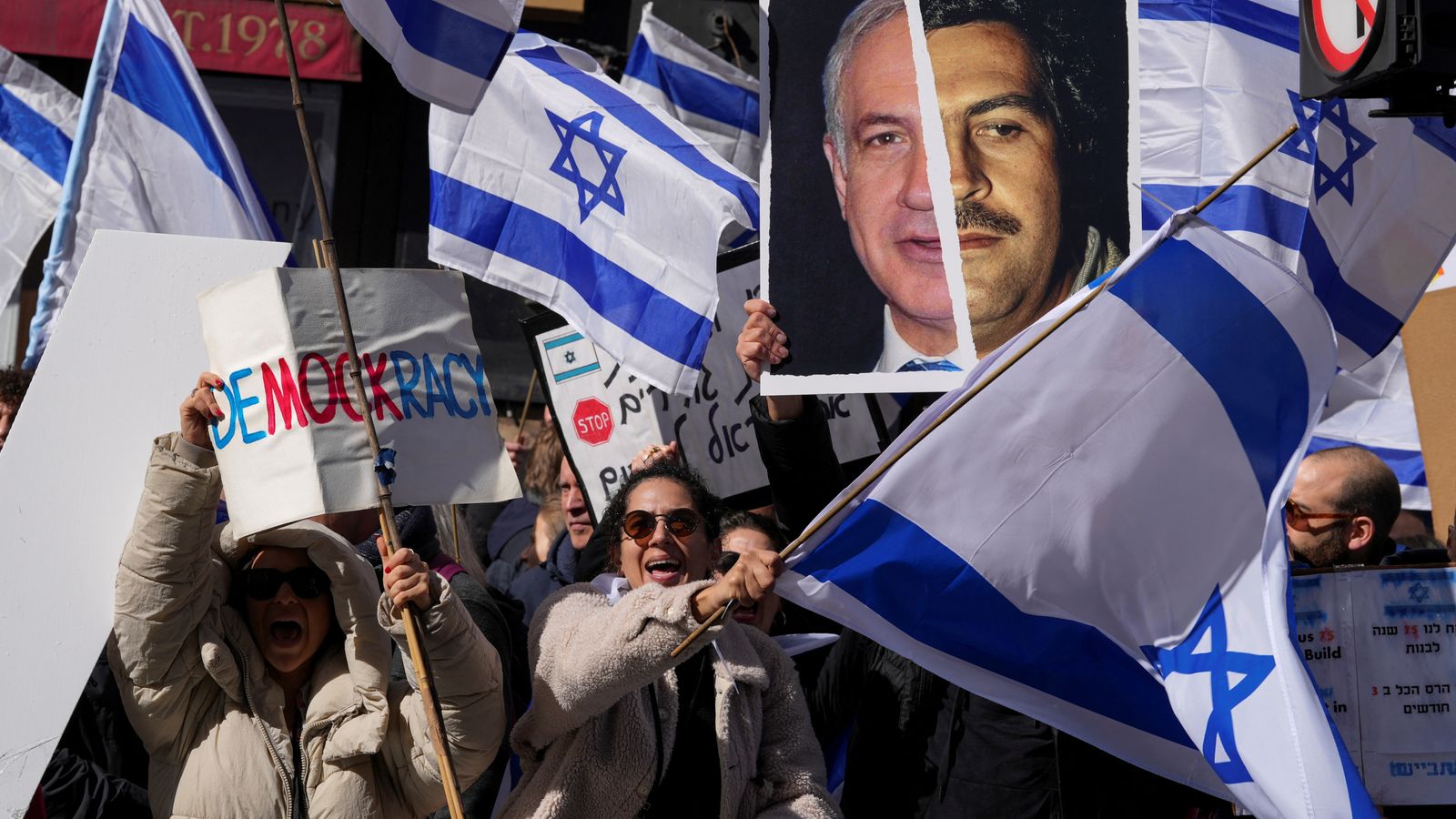 Netanyahu Greeted By Protesters In London Chanting 'shame' Amid Growing ...