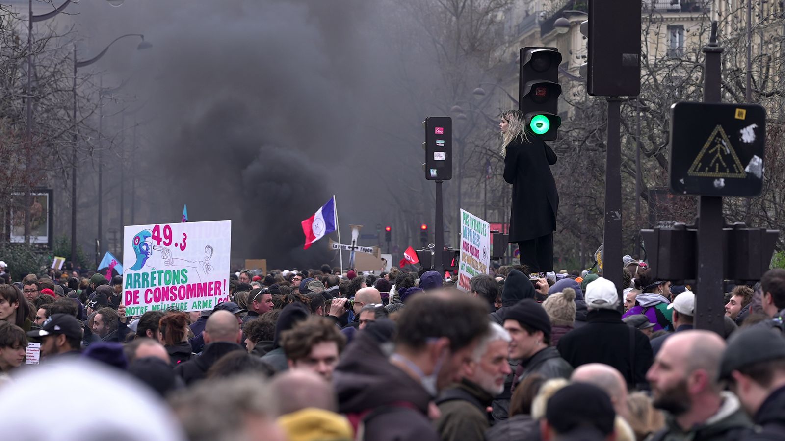 Les manifestations des retraites à Paris deviennent rapidement une crise majeure pour Macron |  Nouvelles du monde