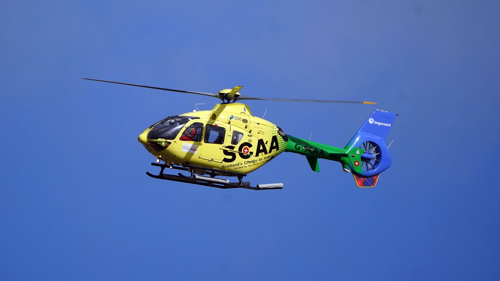 Шотландската линейка съобщи, че е изпратила линейка заедно с въздушно