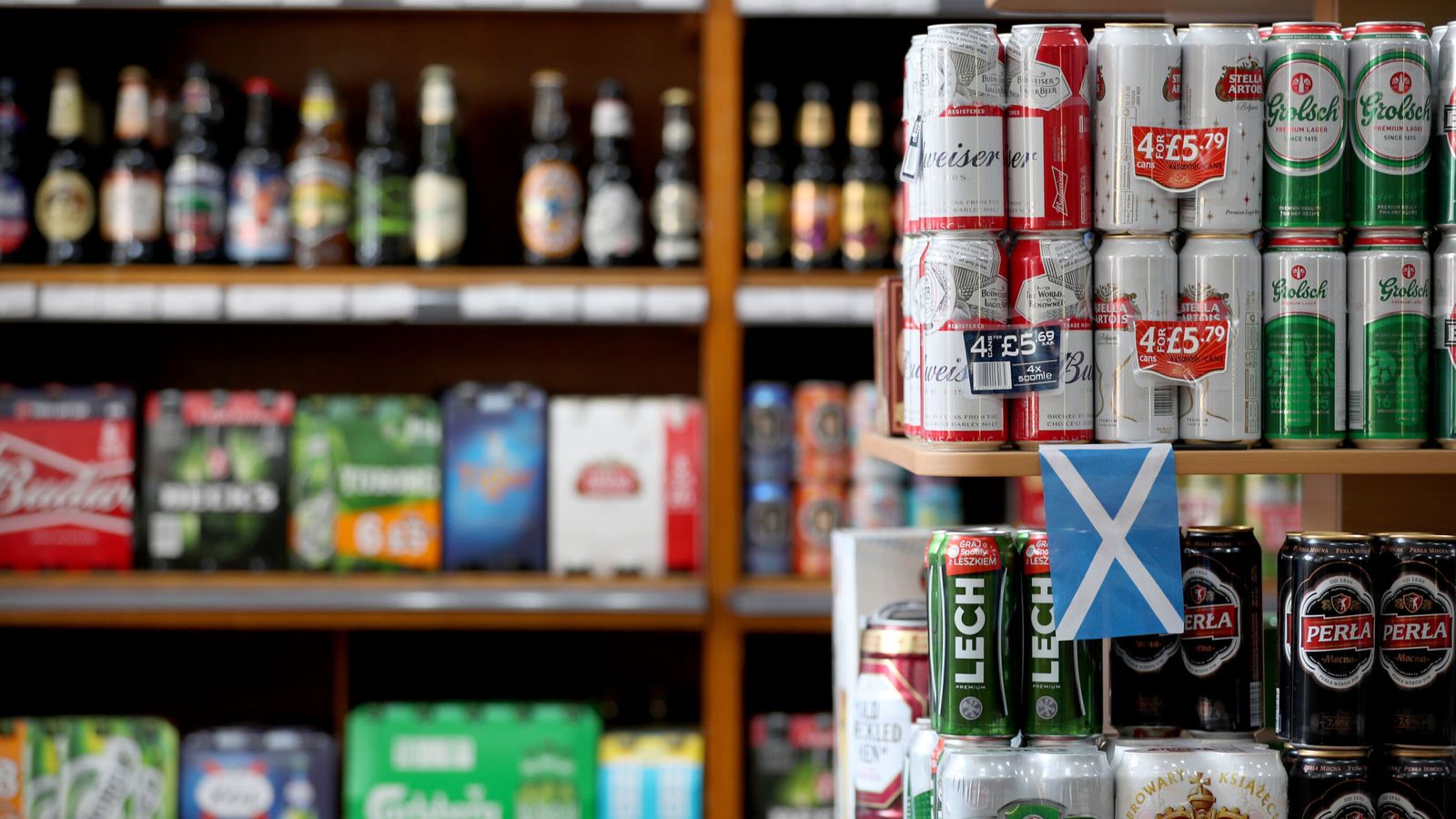 Министрите в Шотландия предлагат увеличаване на минималната единична цена на алкохола до 65 пенса