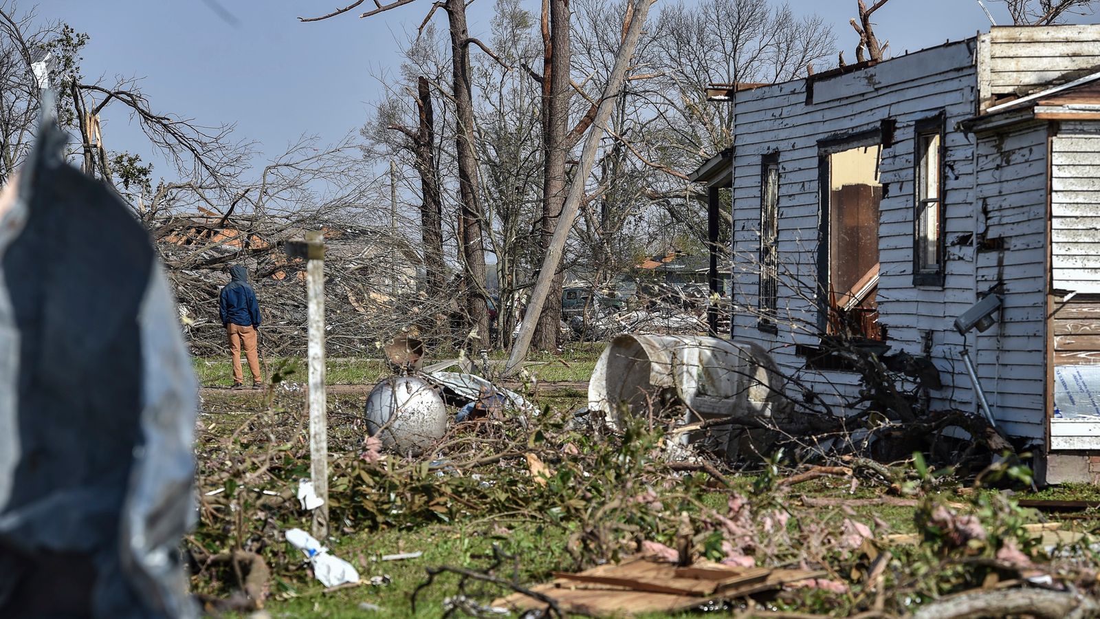 US tornado State of emergency declared in Mississippi after deadly