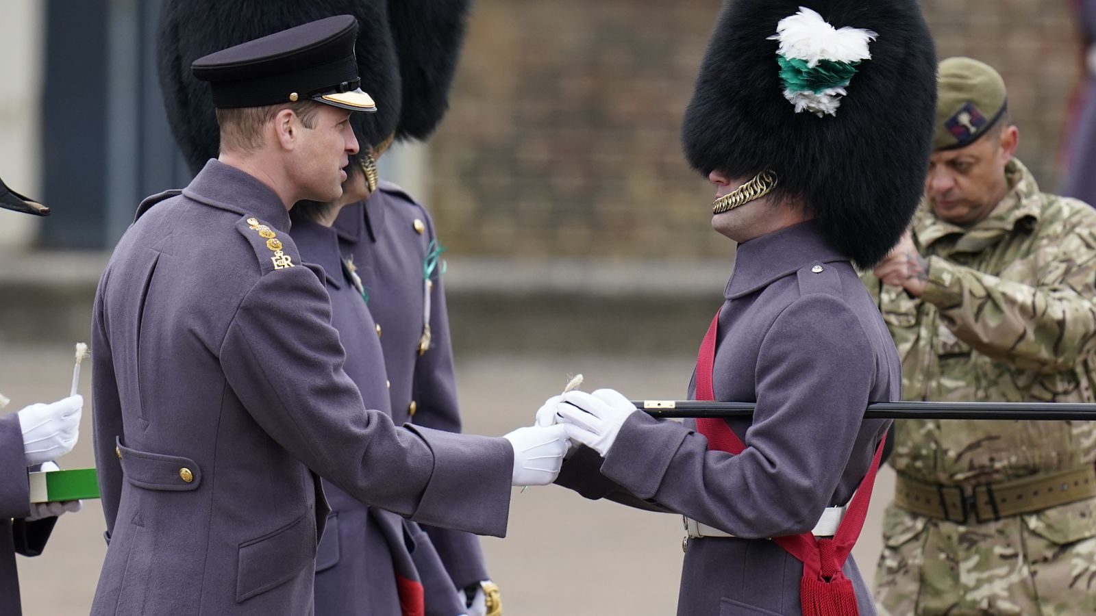 Książę William i Kate, księżna Walii odwiedzają walijską gwardię podczas parady św. Dawida |  Wiadomości z Wielkiej Brytanii