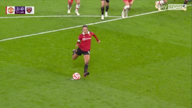 Man Utd take lead through Zelem penalty