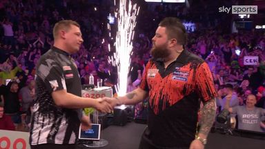 'He silences the crowd!' | Dobey finally sees off Smith