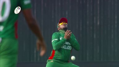 'An absolute sitter!' - Shakib's shocking dropped catch!