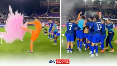 Matt Turner's unique on-pitch baby gender reveal with USA team-mates 