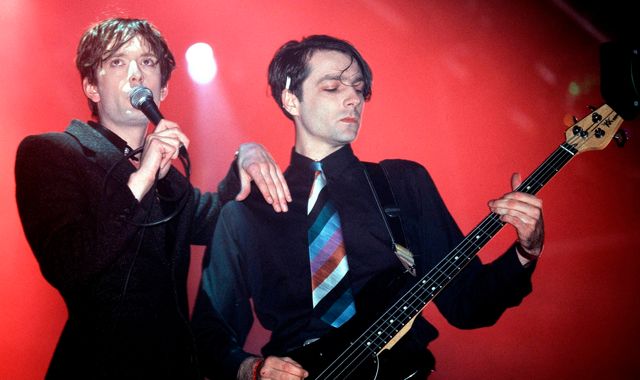 Pulp announce death of bass player Steve Mackey - paying tribute to their 'beloved friend' - Vimarsana News