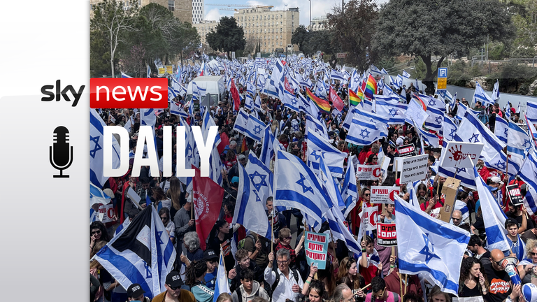 Israelis protest near Israel&#39;s Supreme Court during a demonstration after Prime Minister Benjamin Netanyahu dismissed the defense minister and his nationalist coalition government presses on with its judicial overhaul, in Jerusalem, March 27, 2023. REUTERS/Ilan Rosenberg