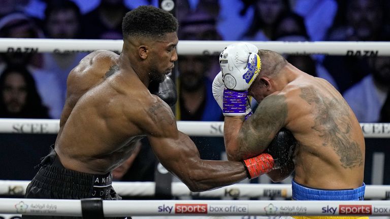 Britain&#39;s Anthony Joshua (L) lands with a body shot against Ukraine&#39;s Oleksandr Usyk during their world heavyweight title fight in 2022. 